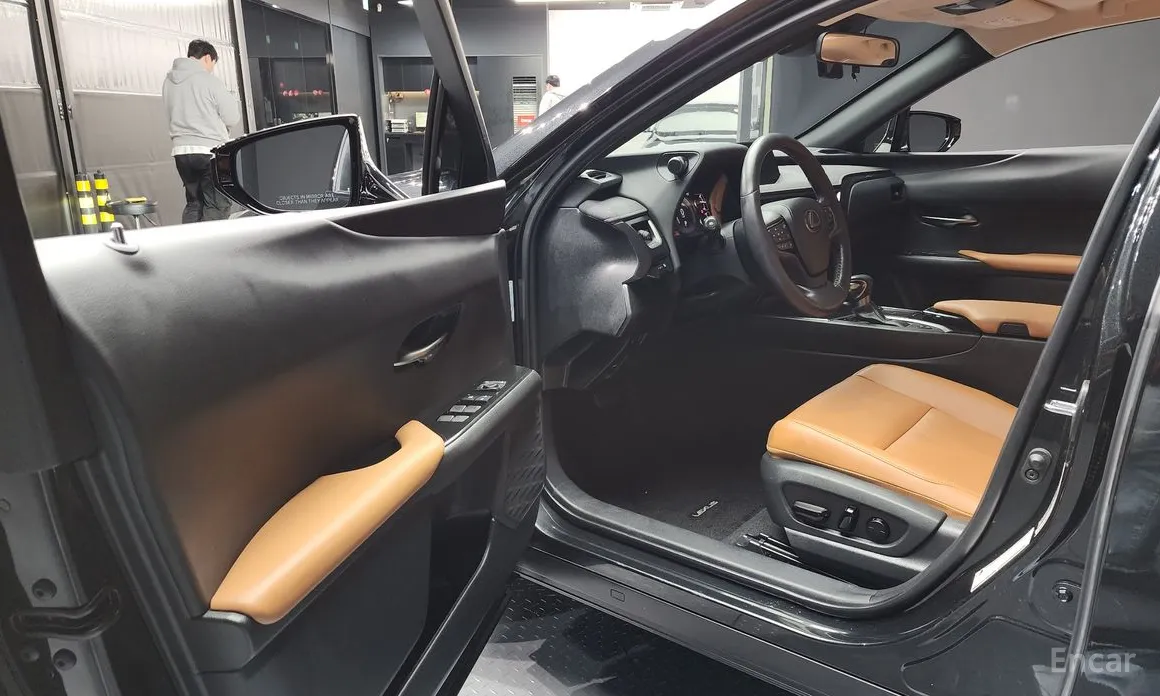 Фото 10 - Lexus UX