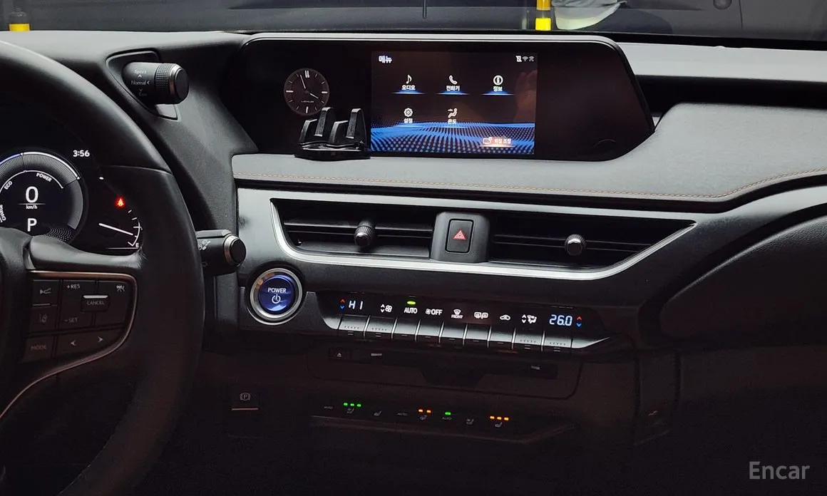 Фото 14 - Lexus UX