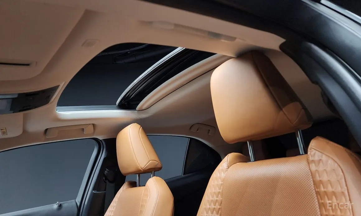 Фото 16 - Lexus UX