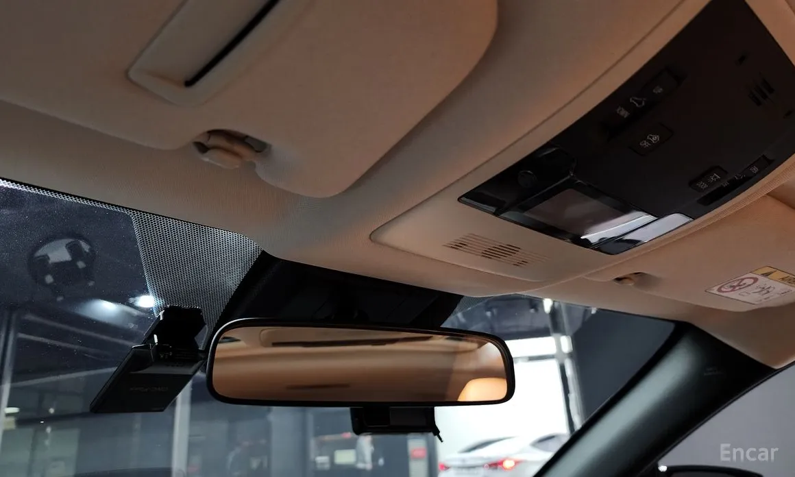 Фото 17 - Lexus UX