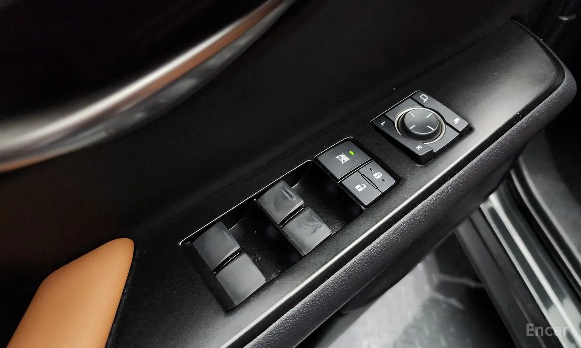 Фото 18 - Lexus UX