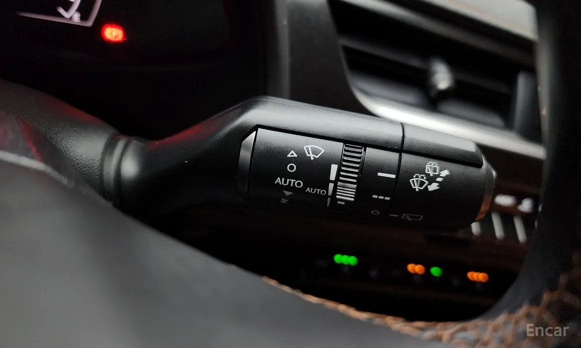 Фото 19 - Lexus UX