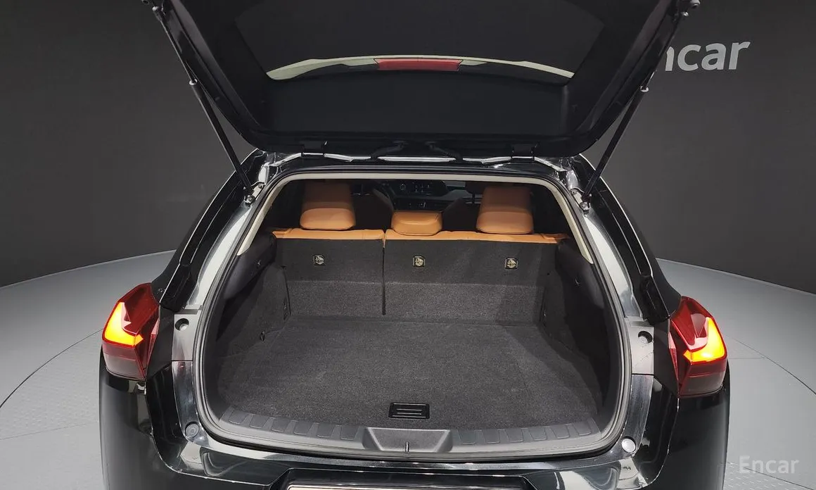 Фото 20 - Lexus UX