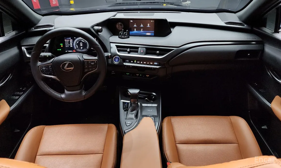 Фото 7 - Lexus UX