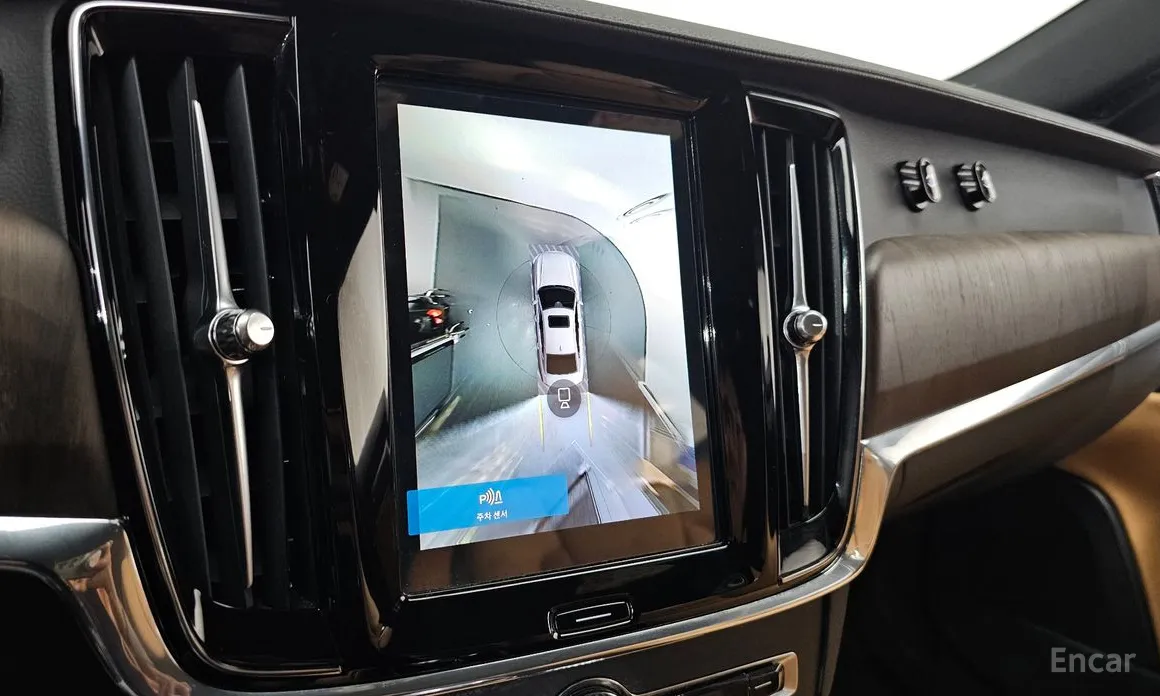 Фото 15 - Volvo S90