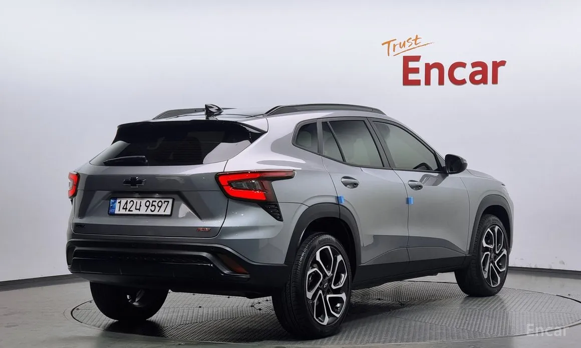 Photo 2 - Chevrolet Trax