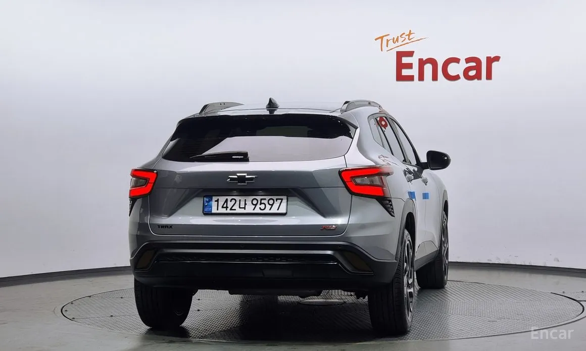 Photo 4 - Chevrolet Trax