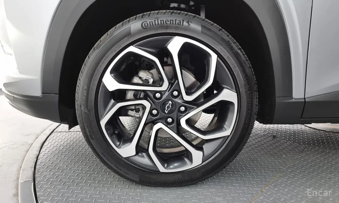 Photo 5 - Chevrolet Trax