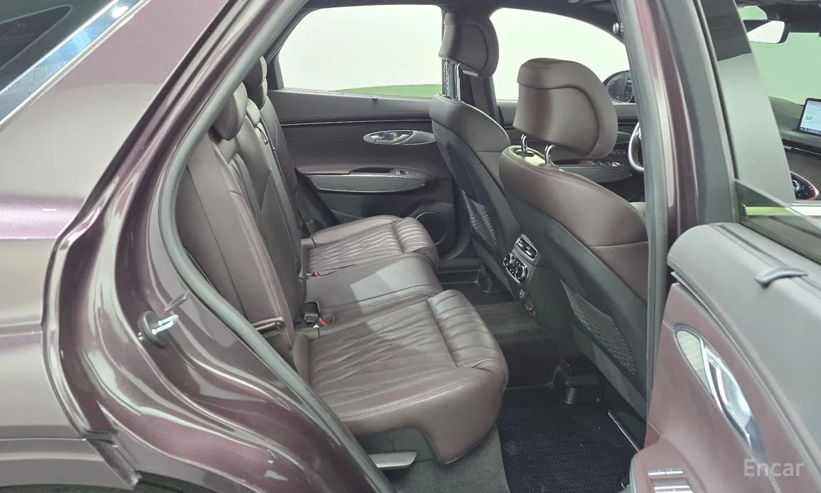 Фото 12 - Genesis GV70