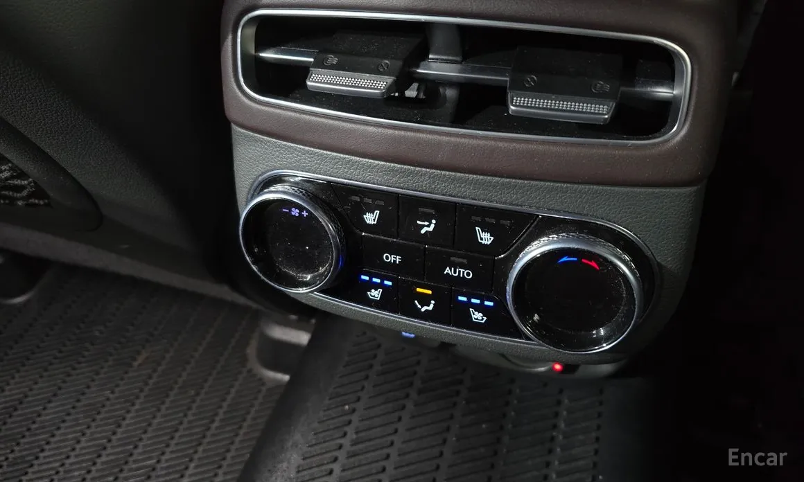 Фото 18 - Genesis GV70