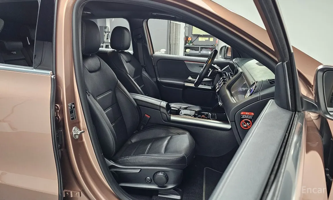 Фото 10 - Mercedes-Benz EQA