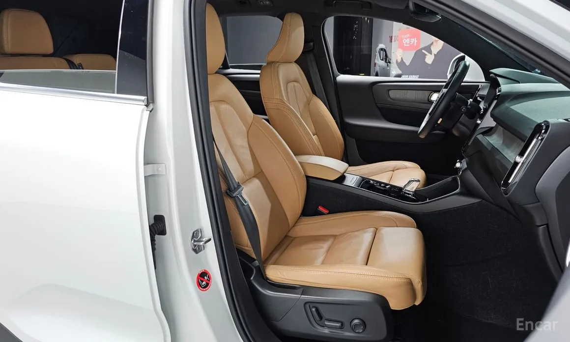 Фото 10 - Volvo XC40