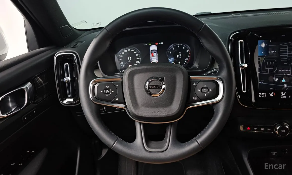 Фото 13 - Volvo XC40