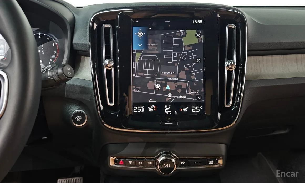 Фото 14 - Volvo XC40