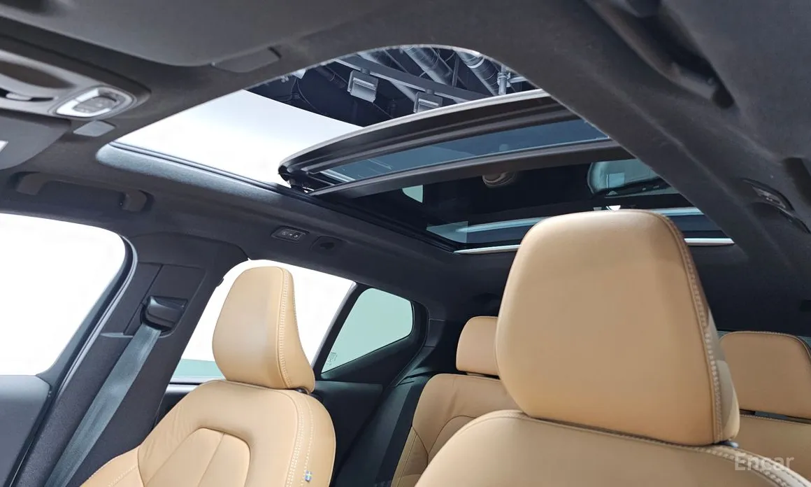 Фото 18 - Volvo XC40