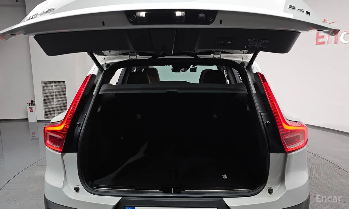 Фото 20 - Volvo XC40