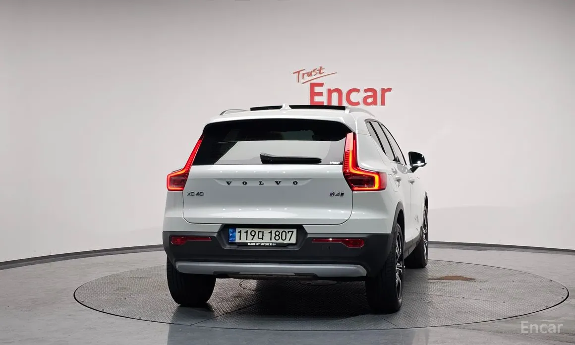 Фото 4 - Volvo XC40