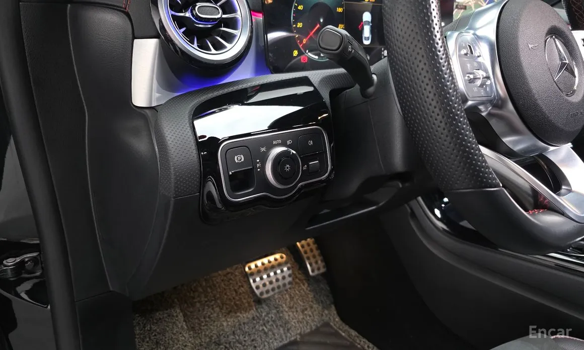 Фото 13 - Mercedes-Benz CLA-Class