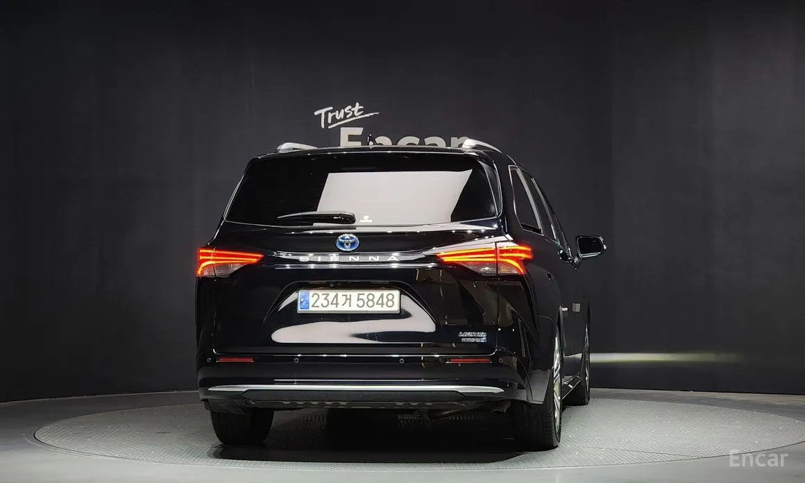 Фото 4 - Toyota Sienna