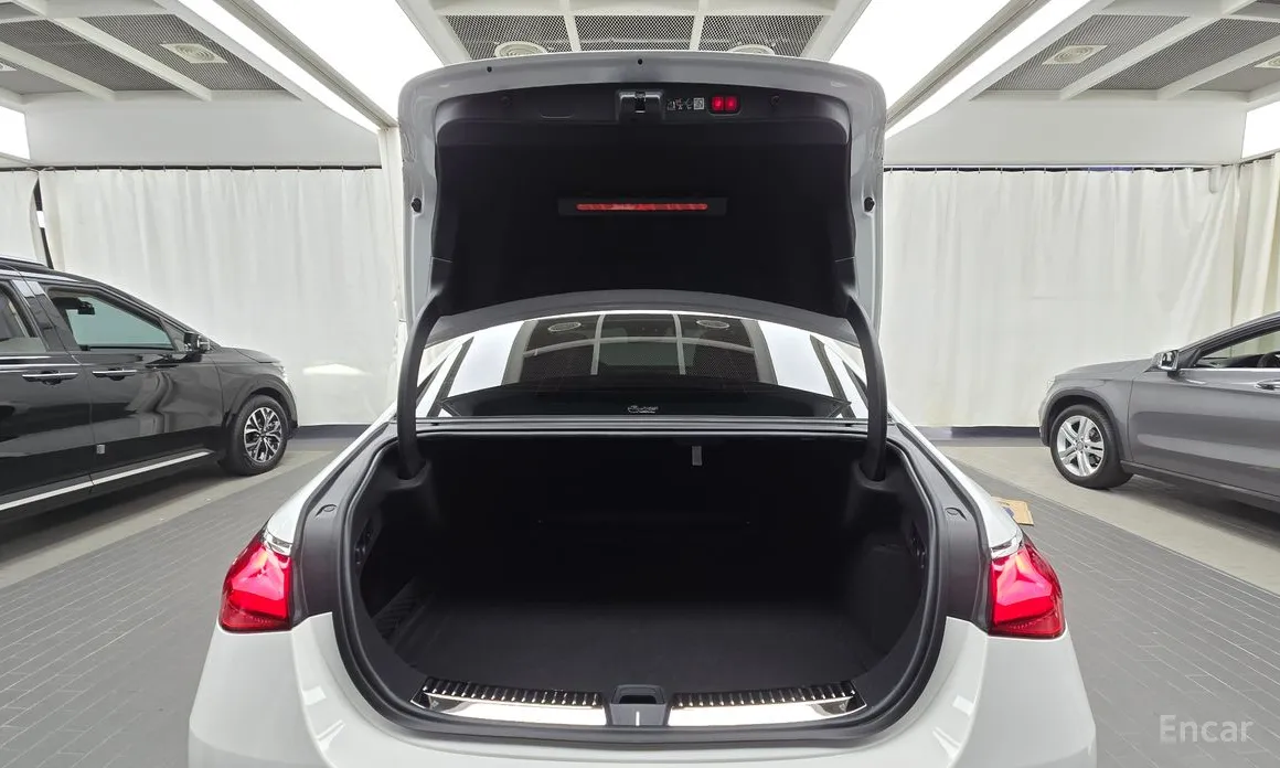 Фото 20 - Mercedes-Benz E-Class