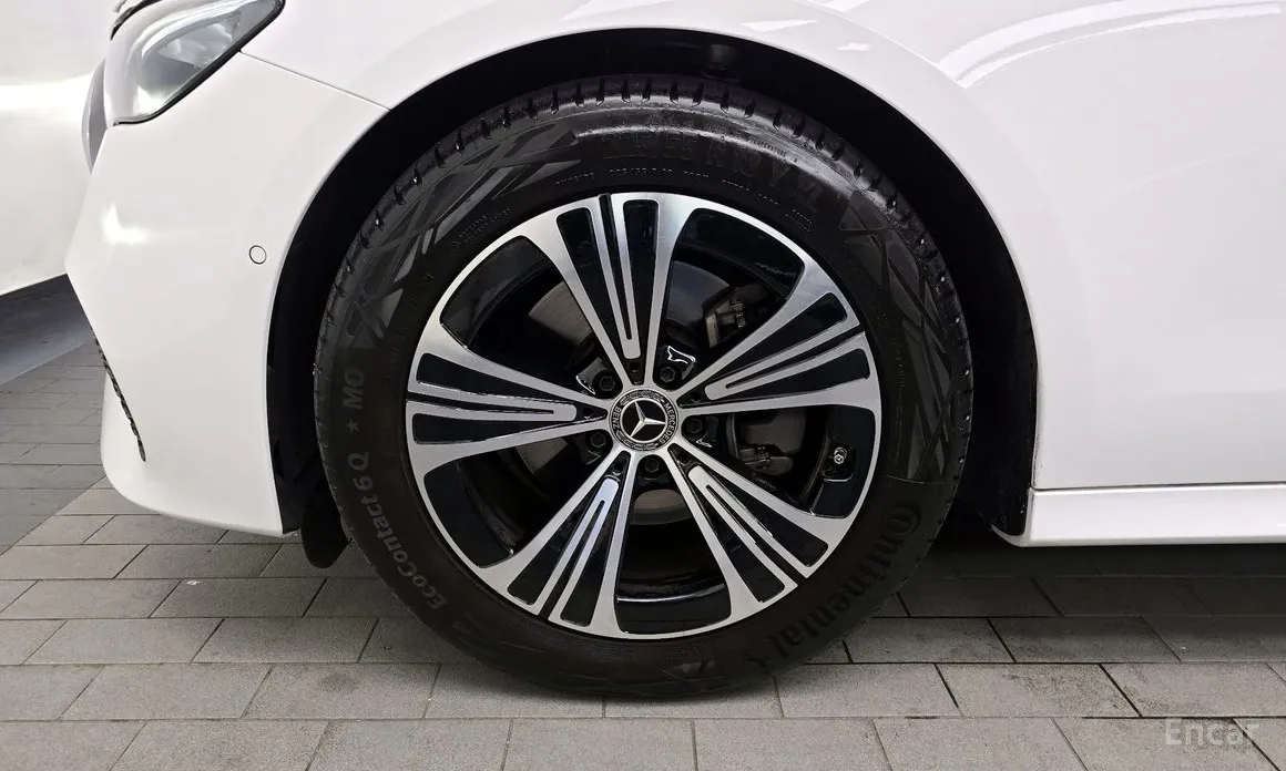 Фото 5 - Mercedes-Benz E-Class