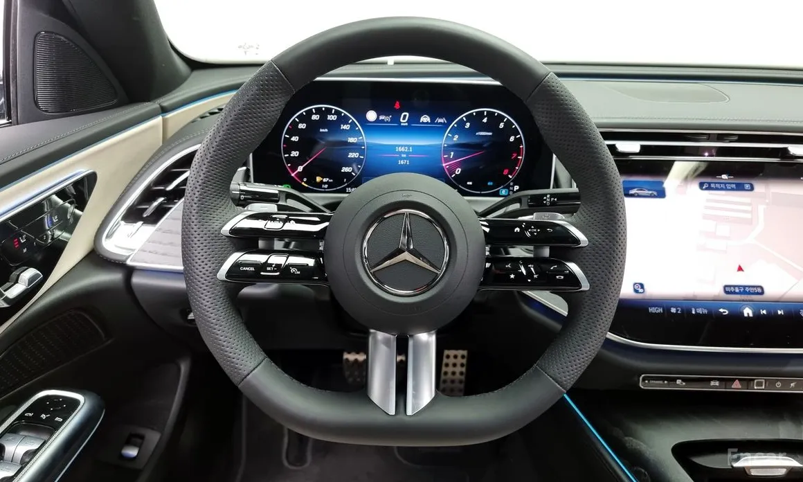 Фото 13 - Mercedes-Benz E-Class