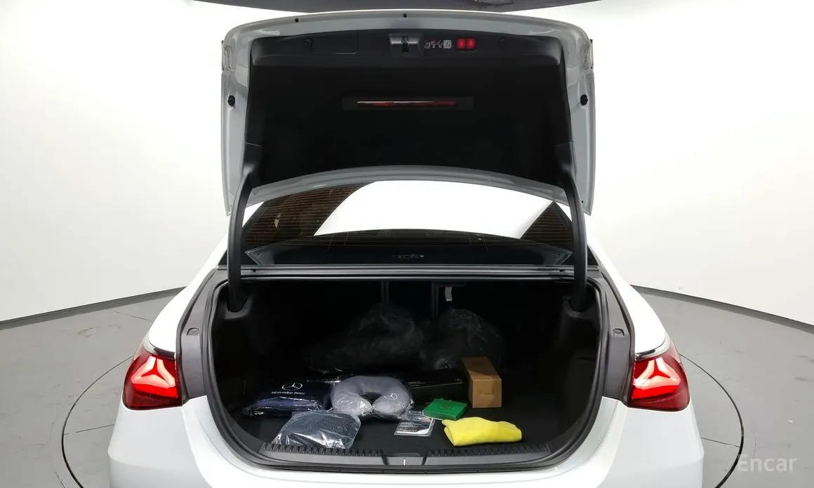 Фото 20 - Mercedes-Benz E-Class