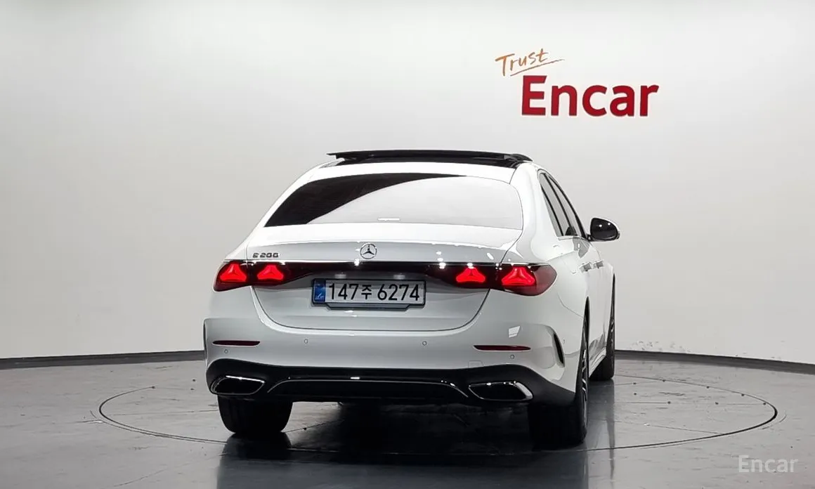 Фото 4 - Mercedes-Benz E-Class