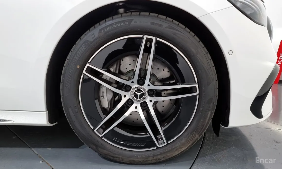 Фото 5 - Mercedes-Benz E-Class