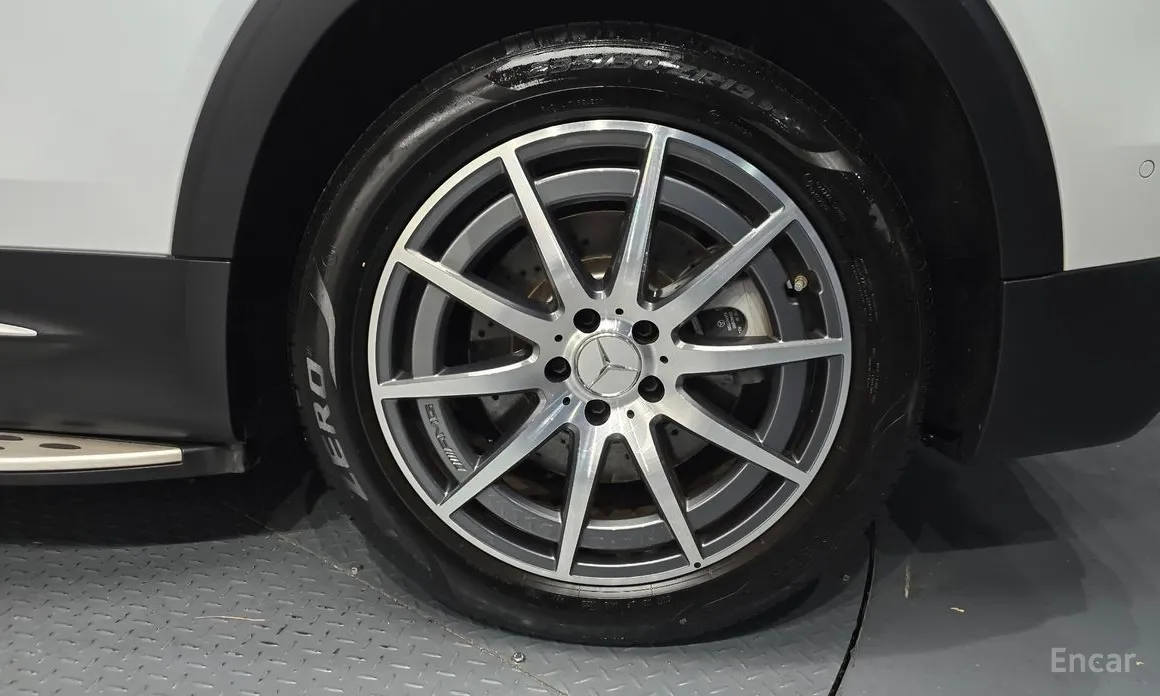 Mercedes-Benz GLB-Class 2020 AMG GLB35 4MATIC