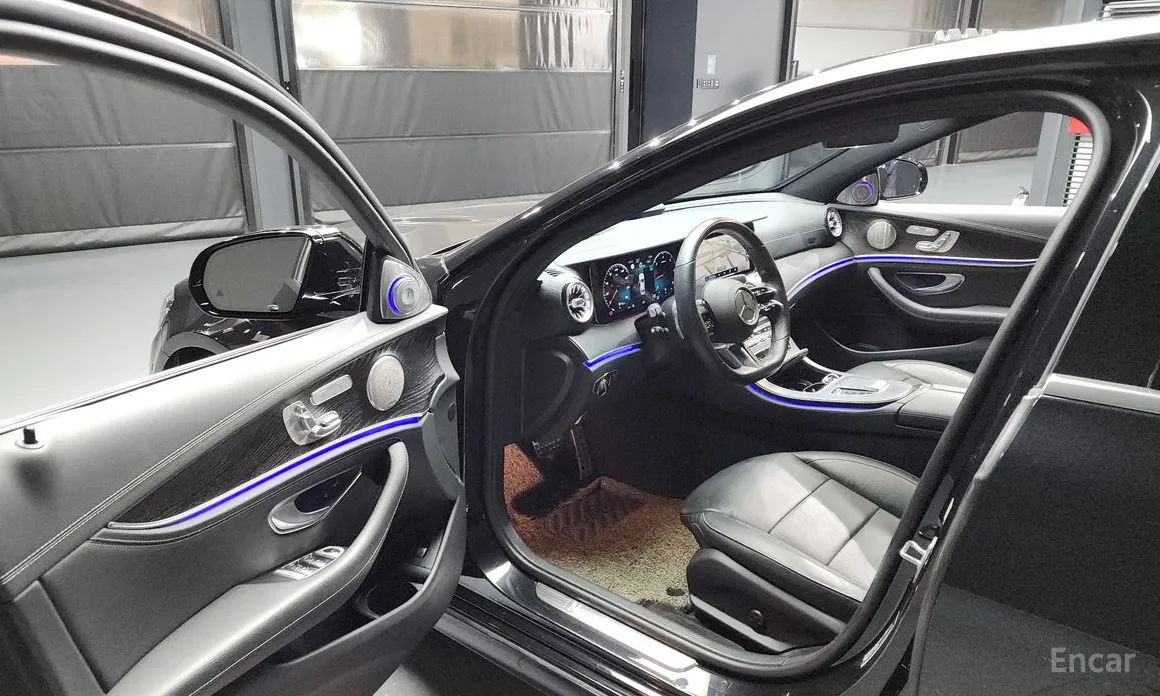 Фото 10 - Mercedes-Benz E-Class