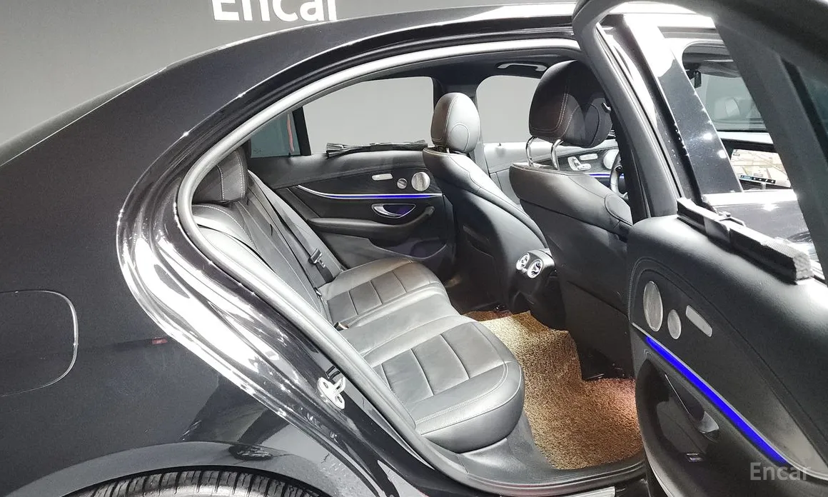 Фото 12 - Mercedes-Benz E-Class