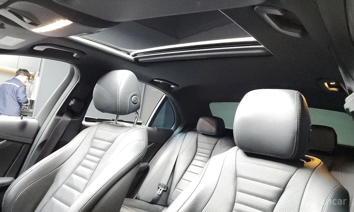 Фото 19 - Mercedes-Benz E-Class