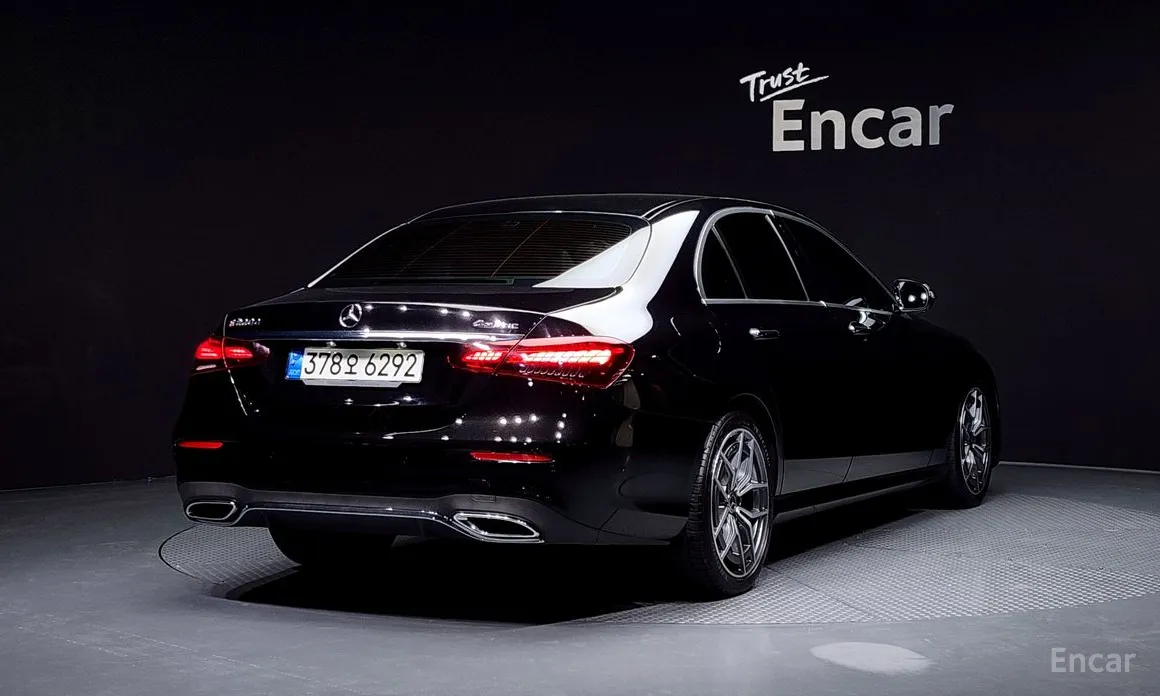 Фото 2 - Mercedes-Benz E-Class