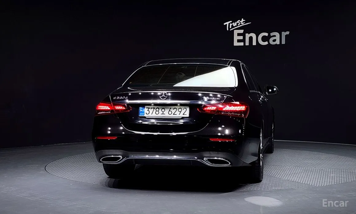 Фото 4 - Mercedes-Benz E-Class