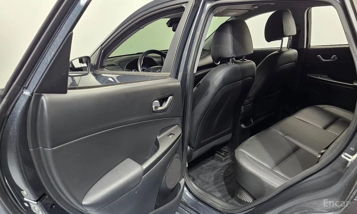 Фото 11 - Hyundai Kona