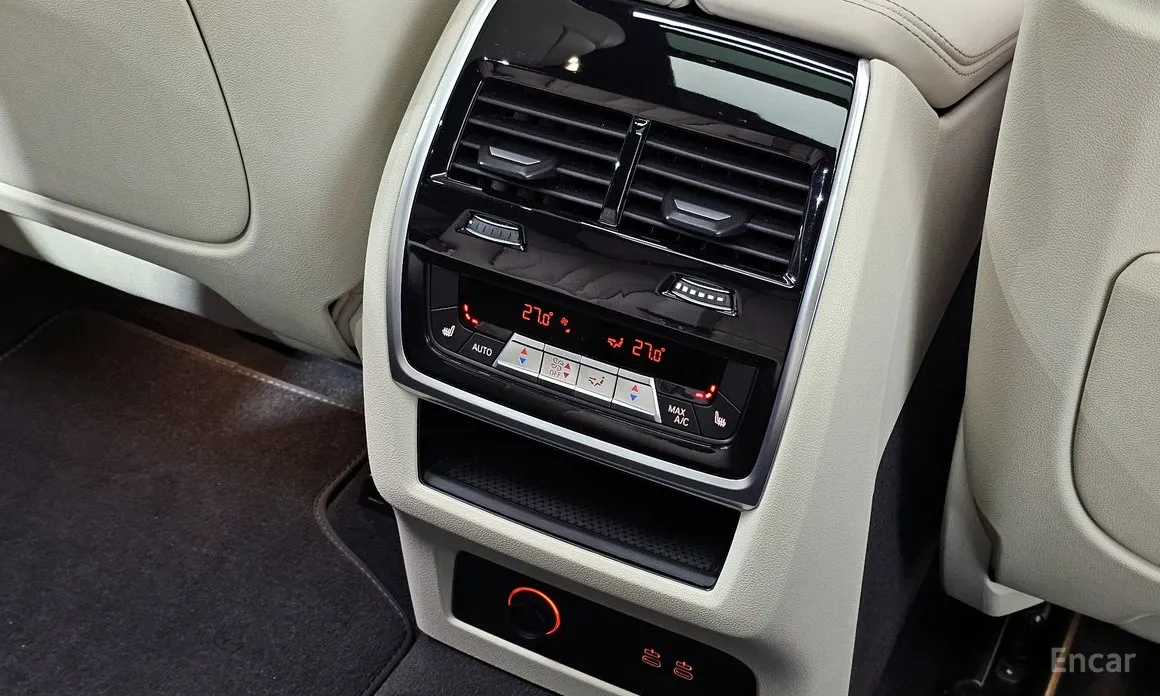 Фото 19 - BMW X7