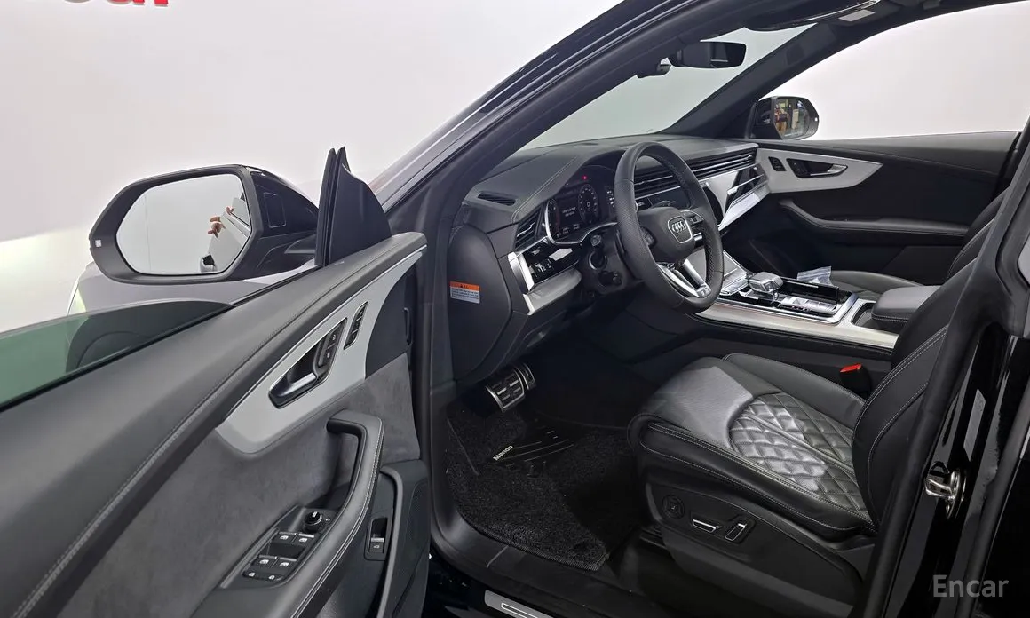 Фото 10 - Audi Q8