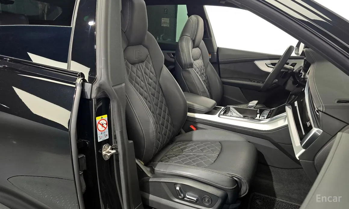 Фото 12 - Audi Q8