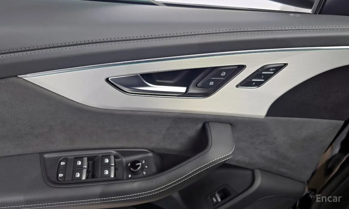 Фото 14 - Audi Q8