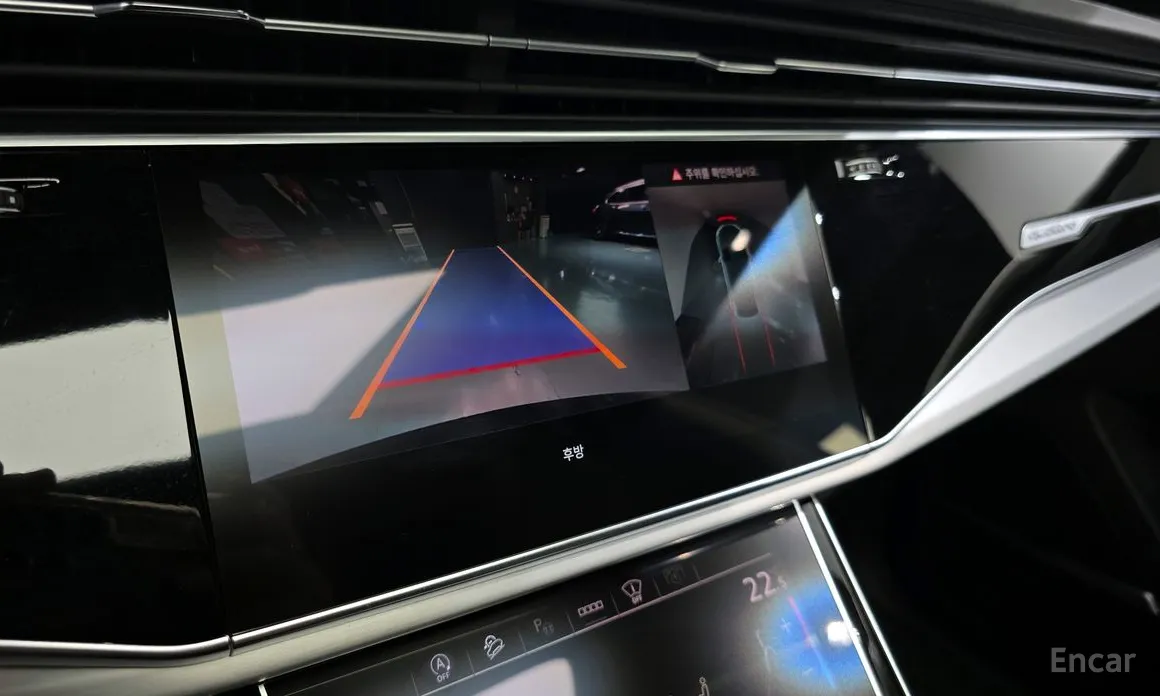 Фото 17 - Audi Q8