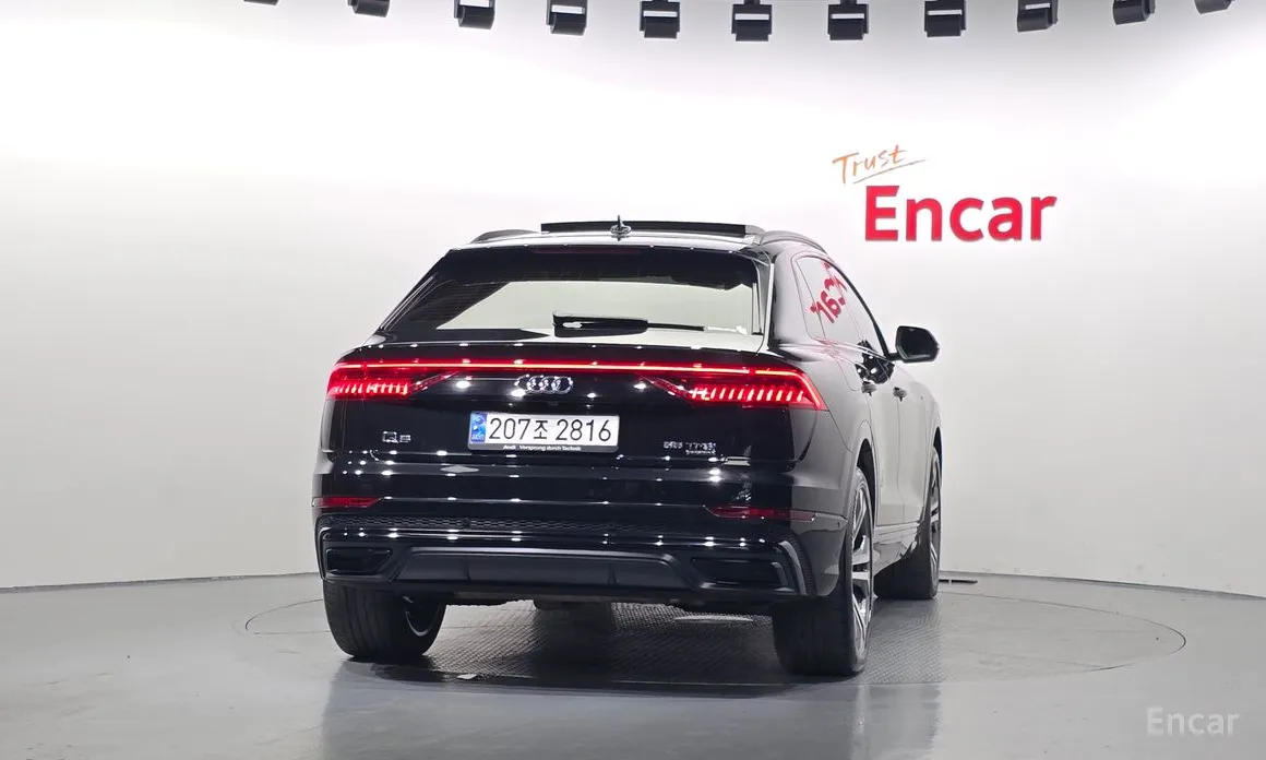 Фото 4 - Audi Q8