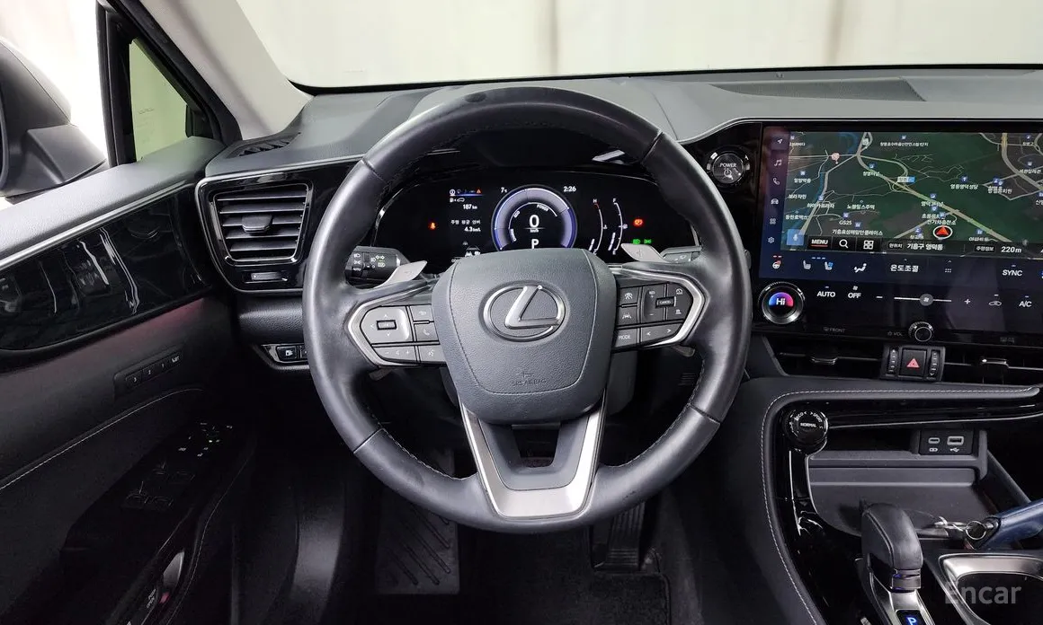 Фото 13 - Lexus NX