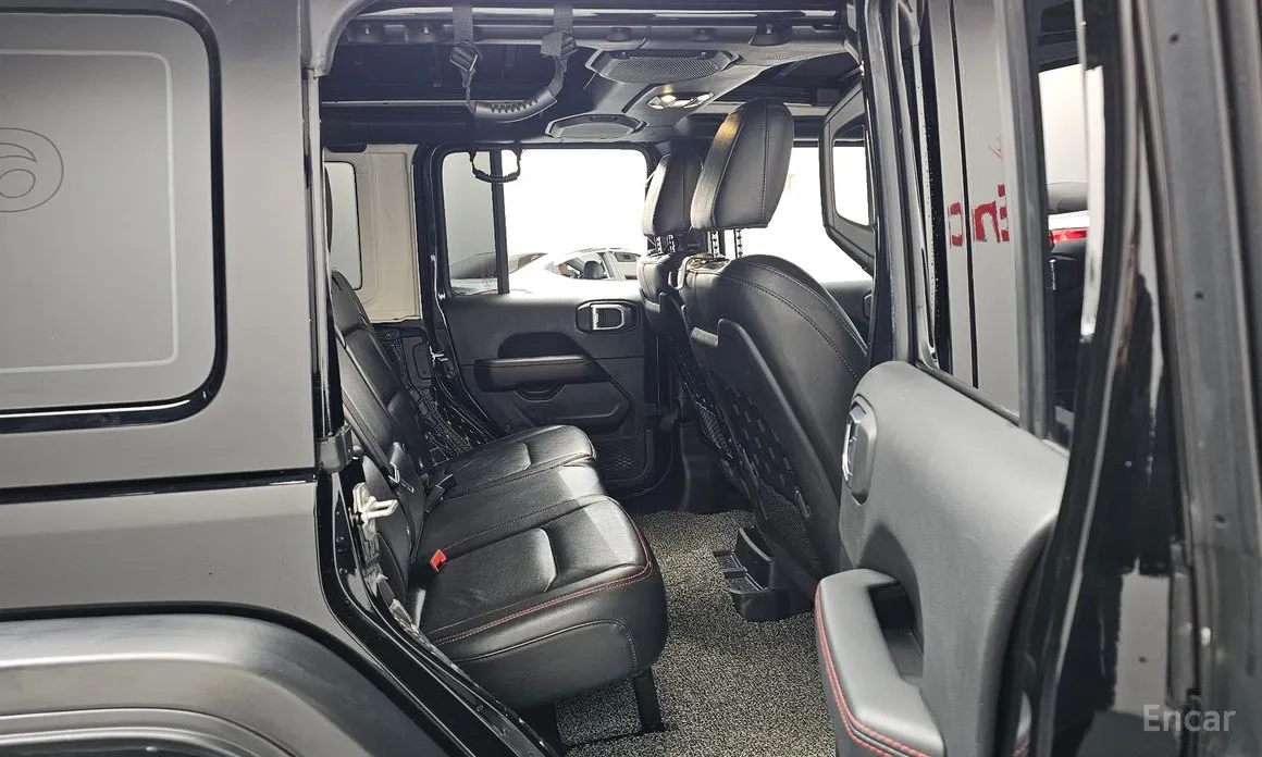 Фото 12 - Jeep Wrangler