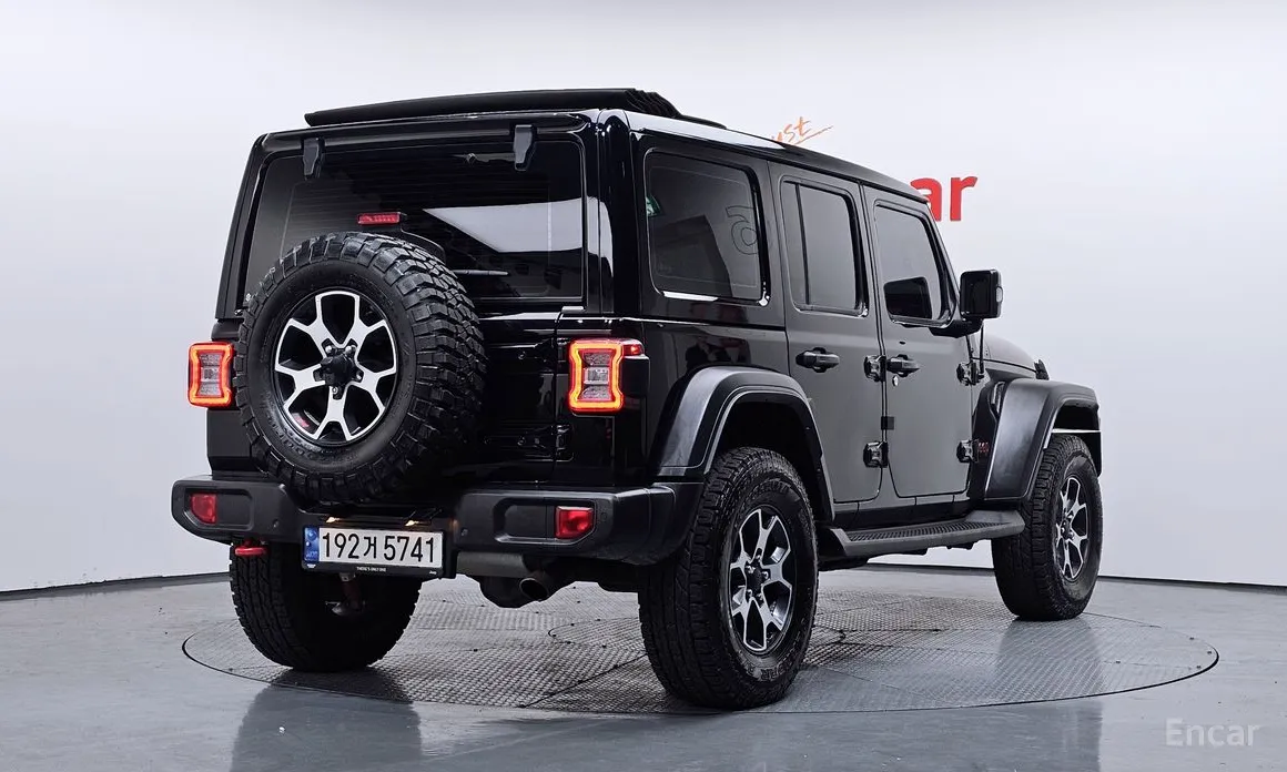 Фото 2 - Jeep Wrangler
