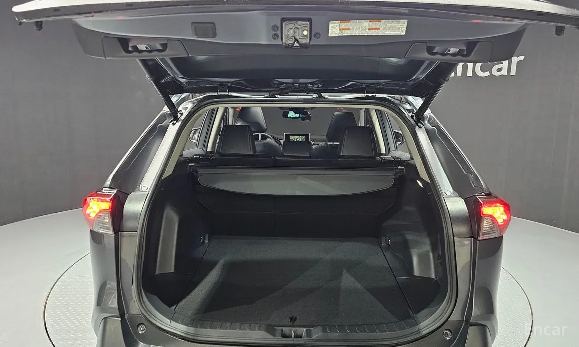 Фото 20 - Toyota RAV4