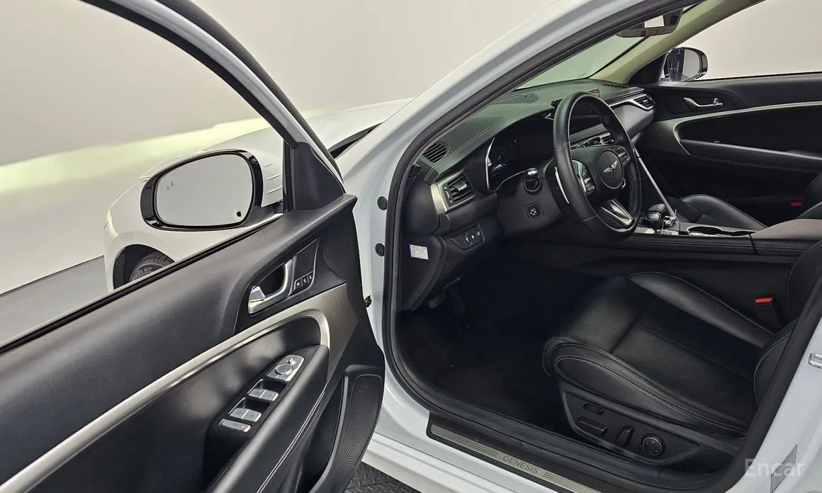 Фото 11 - Genesis G70