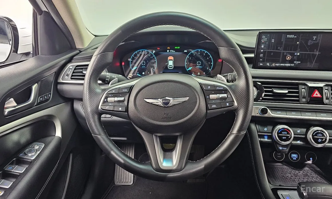 Фото 13 - Genesis G70