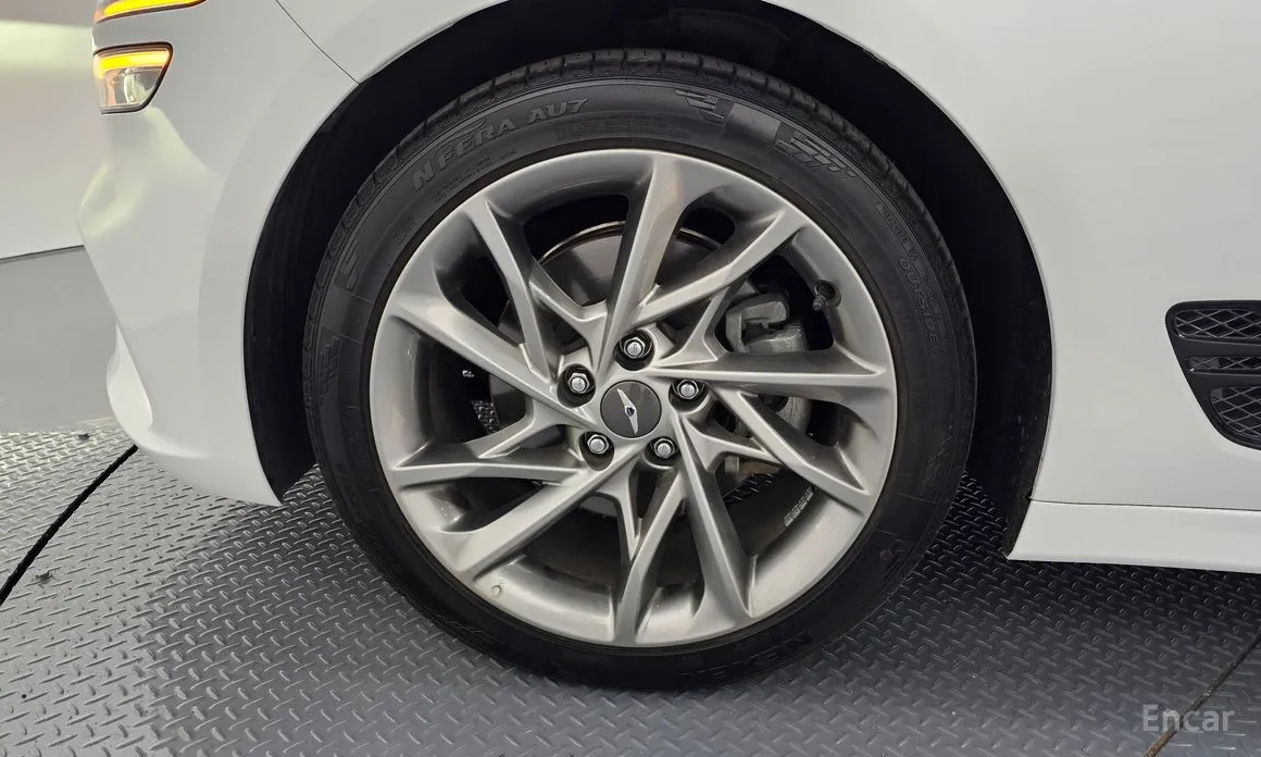 Фото 5 - Genesis G70