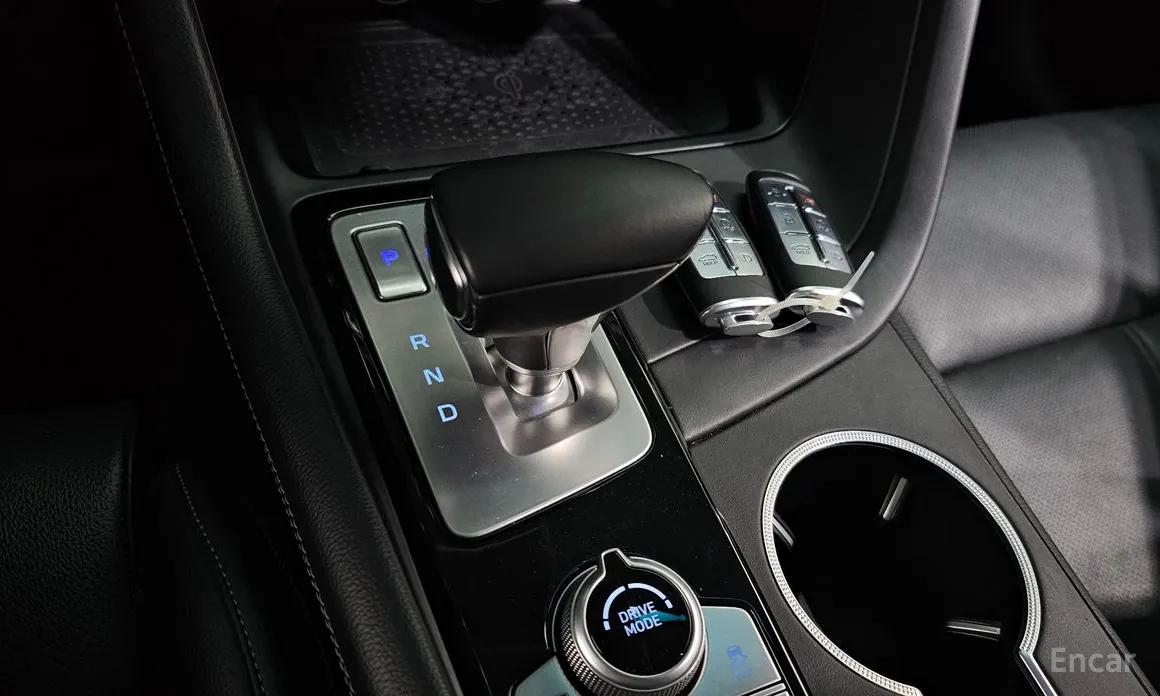 Фото 9 - Genesis G70